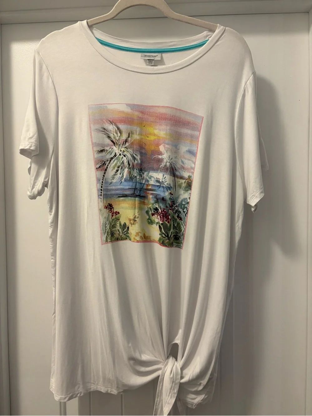 Avenue Tropical Sunset Graphic Tie-Hem Tee - White - Size 26 /28
